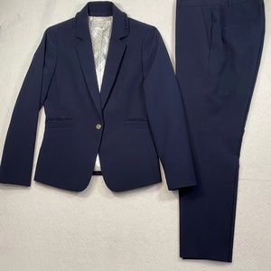 TAHARI Arthur S. Levine Women's Pant Suit Size 4 Jacket and Pant Navy Blue